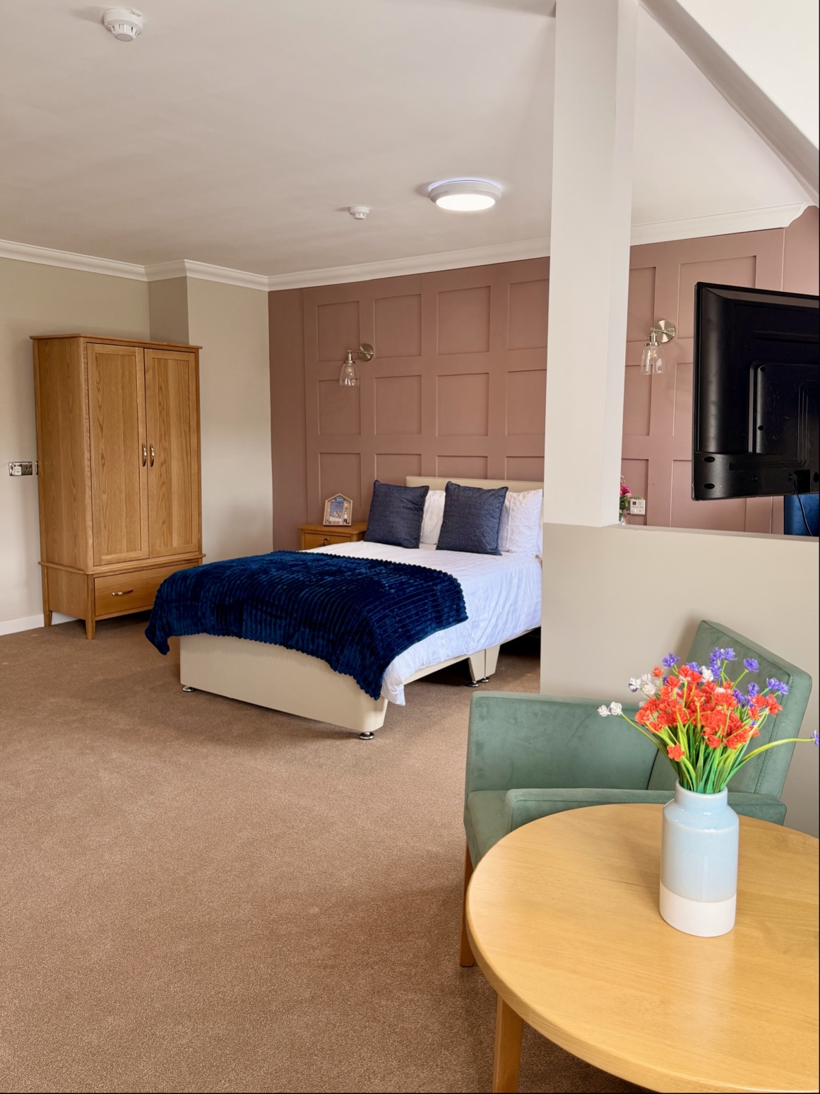 A well presented double room