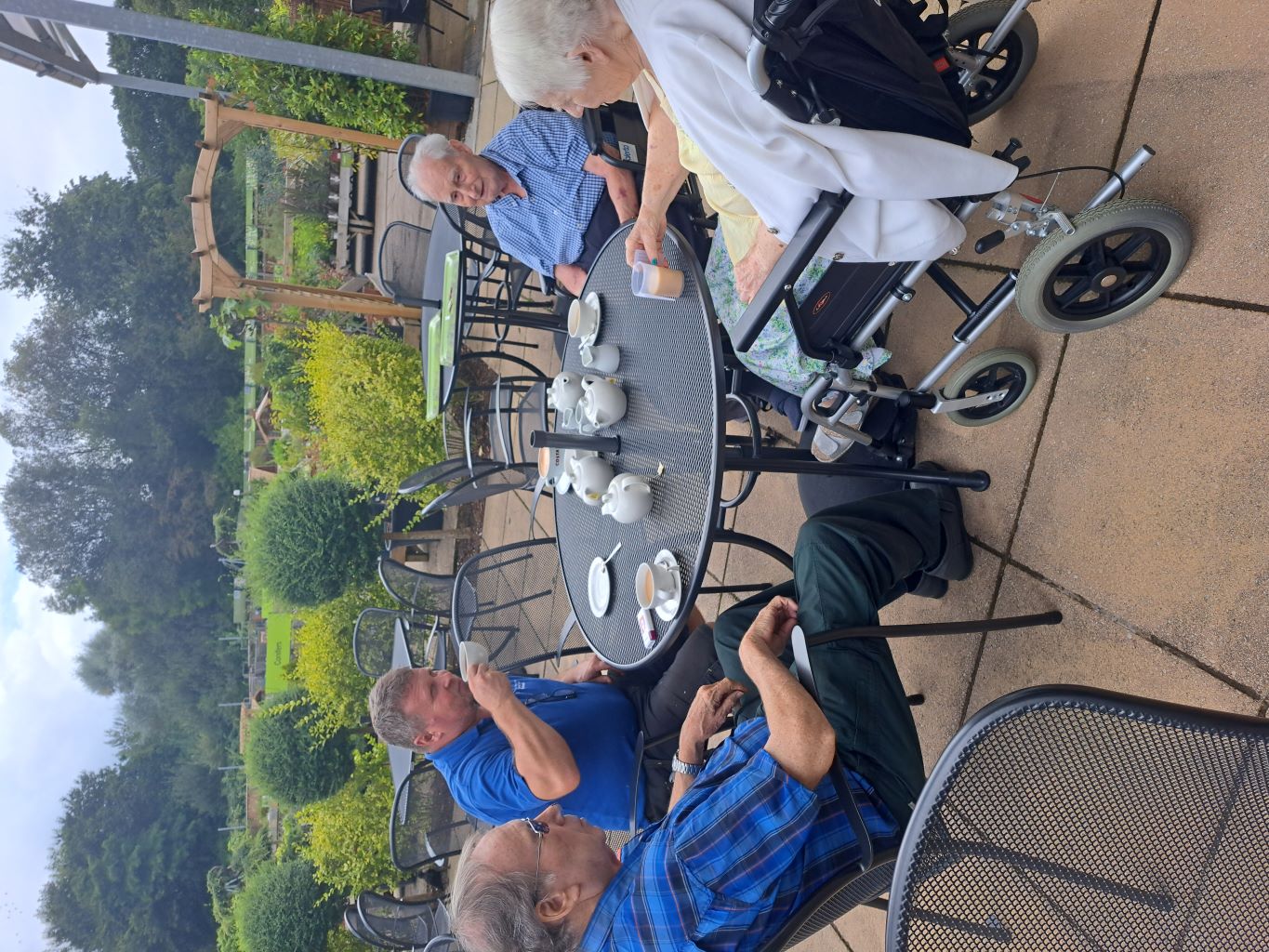 Gentemen talking