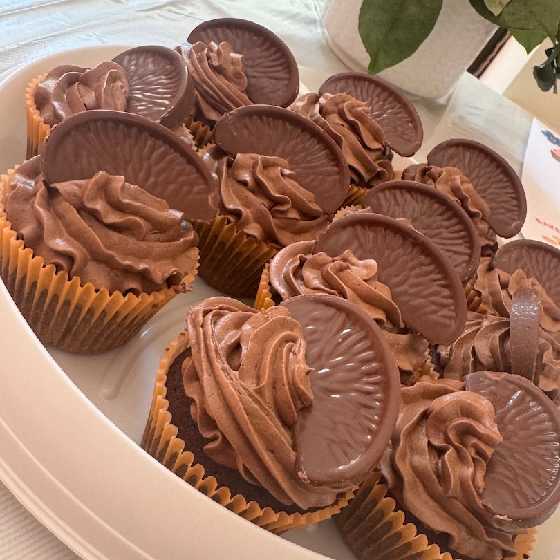 A plate of chocolate cupcakes
